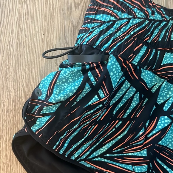 REVERSIBLE Lululemon Swim Shorts EUC - Picture 9 of 13